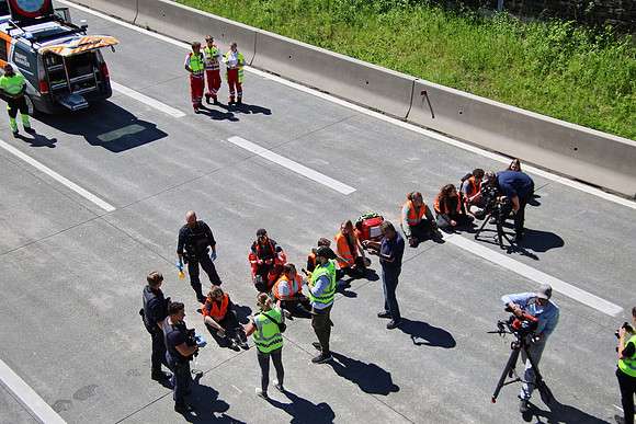Klima-Kleber Blockade A10 bei Hallein