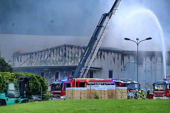 Großbrand bei Emco Hallein