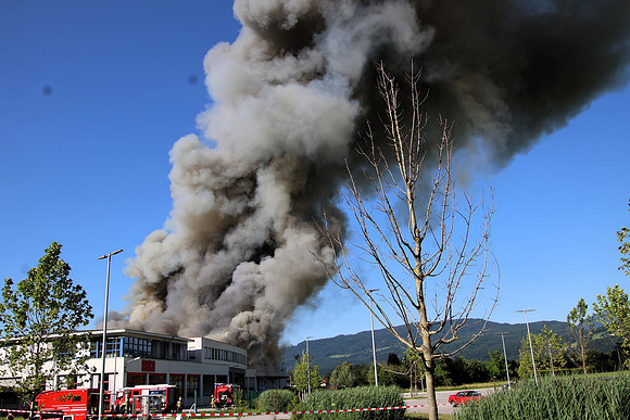 Großbrand bei Emco Hallein