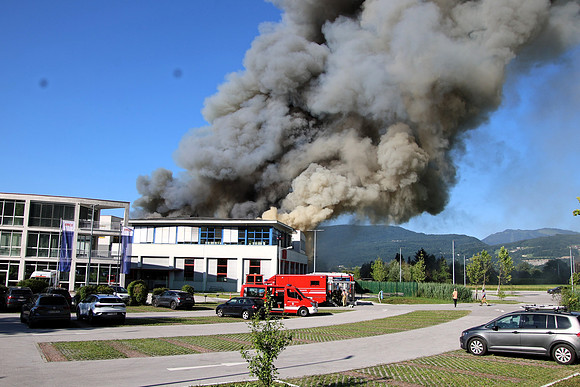 Großbrand bei Emco Hallein