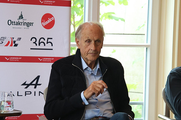 Bronzebüste zu Ehren von Niki Lauda