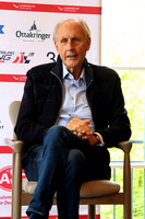 Bronzebüste zu Ehren von Niki Lauda