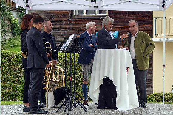 Bronzebüste zu Ehren von Niki Lauda