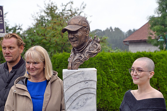 Bronzebüste zu Ehren von Niki Lauda
