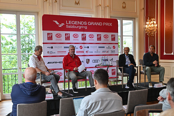 Bronzebüste zu Ehren von Niki Lauda