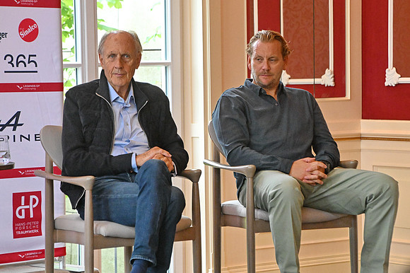 Bronzebüste zu Ehren von Niki Lauda