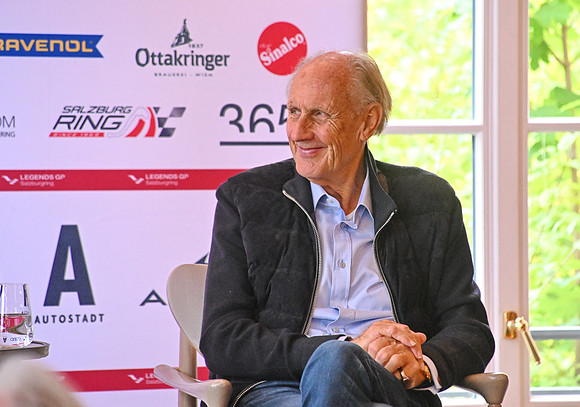 Bronzebüste zu Ehren von Niki Lauda