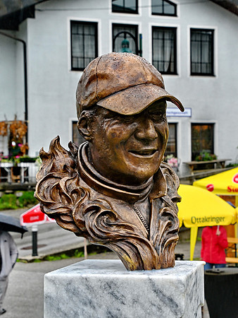 Bronzebüste zu Ehren von Niki Lauda