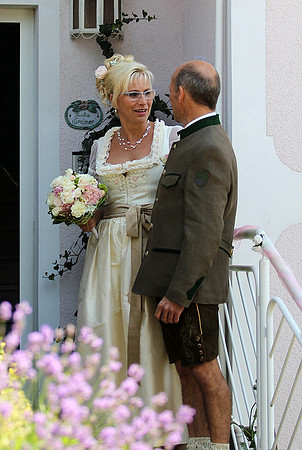 Bernhard holt Wendy ab