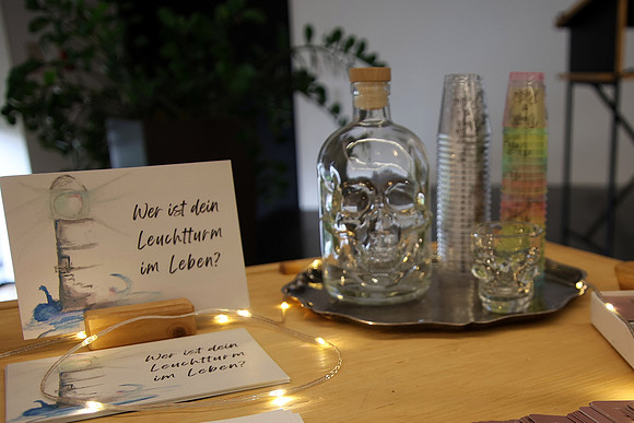 Speeddating und Sargbar
