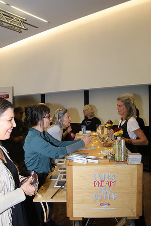 Speeddating und Sargbar