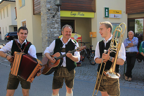 01.05.2014 Maibaumaufstellen Bad Vigaun