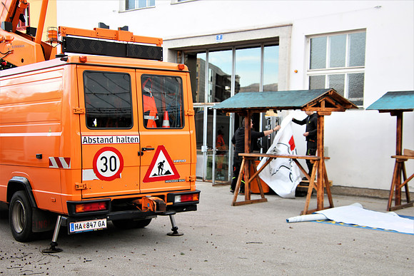 Aufbauarbeiten Halleiner Weihnachtsmarkt