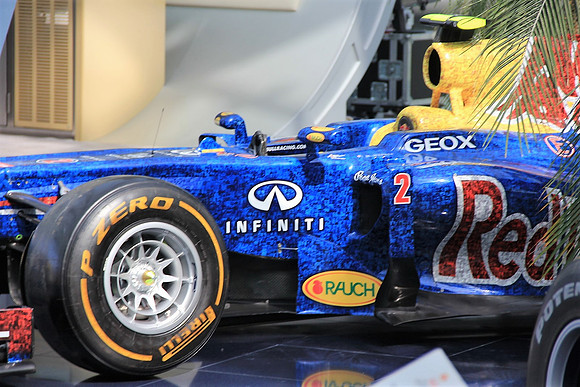 An Board im Hangar-7