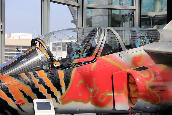 An Board im Hangar-7