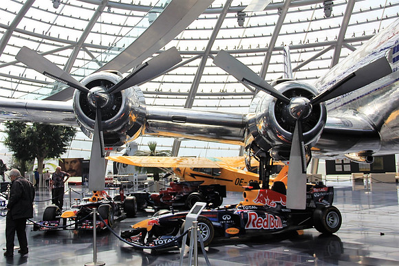An Board im Hangar-7