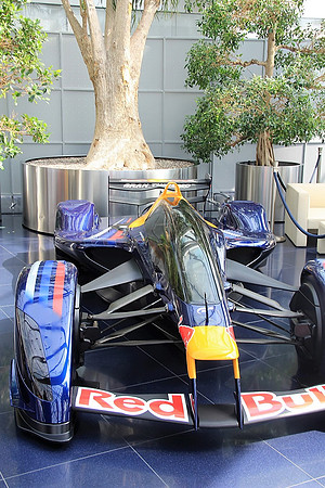 An Board im Hangar-7