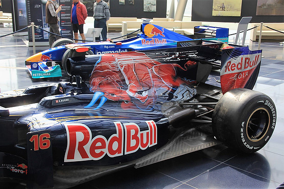 An Board im Hangar-7