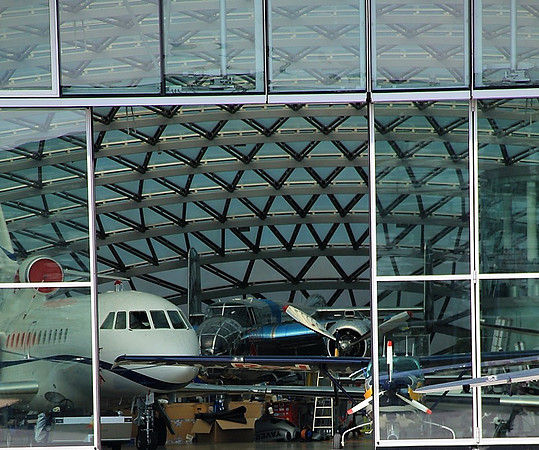 An Board im Hangar-7