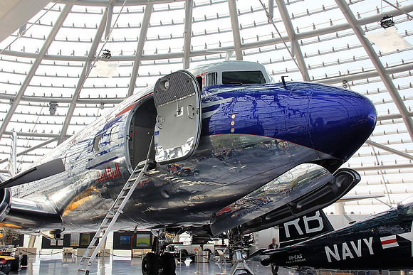 An Board im Hangar-7