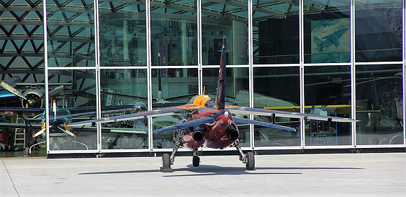An Board im Hangar-7