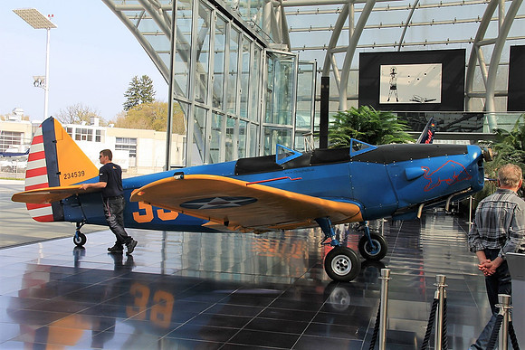 An Board im Hangar-7