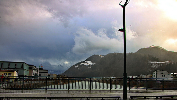 Sturmfront über Hallein