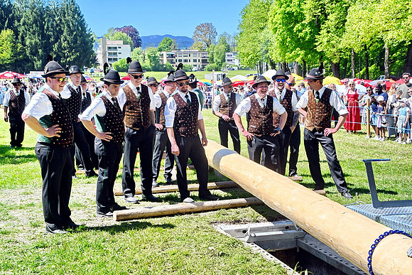 Maibaumaufstellen