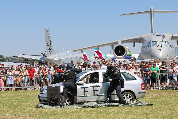 Fest zu 100-Jahre Salzburger Flughafen