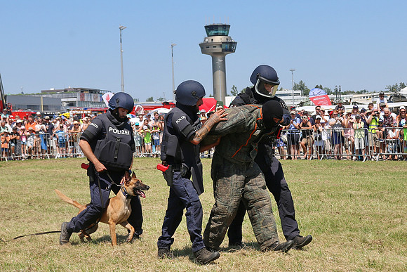 Fest zu 100-Jahre Salzburger Flughafen