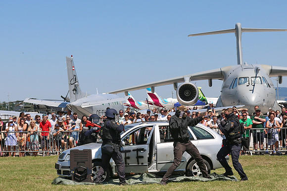 Fest zu 100-Jahre Salzburger Flughafen