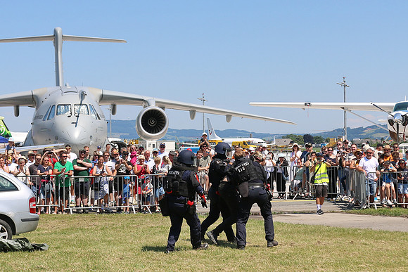 Fest zu 100-Jahre Salzburger Flughafen