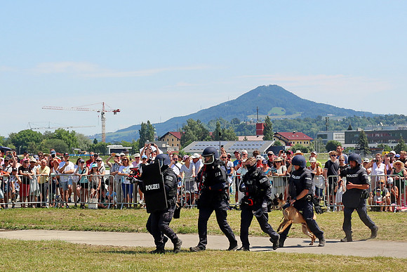 Fest zu 100-Jahre Salzburger Flughafen