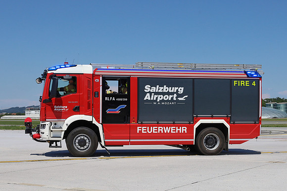 Fest zu 100-Jahre Salzburger Flughafen