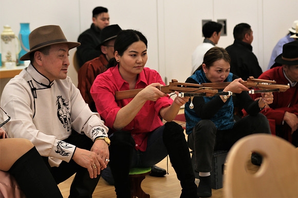 Tsagaan Sar, mit dem "Shagain Kharvaa"