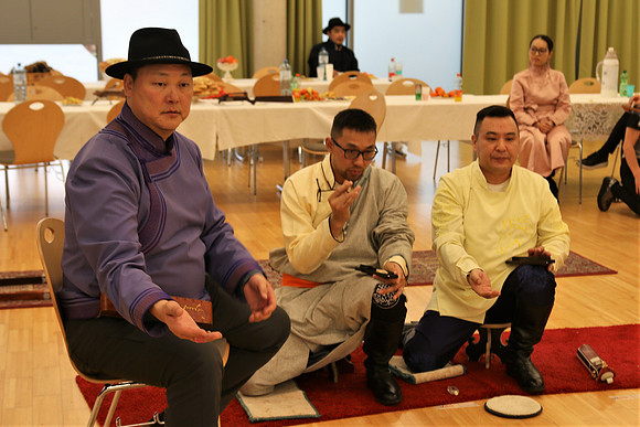 Tsagaan Sar, mit dem "Shagain Kharvaa"