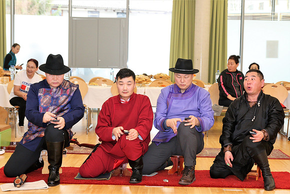 Tsagaan Sar, mit dem "Shagain Kharvaa"