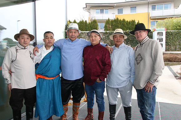 Tsagaan Sar, mit dem "Shagain Kharvaa"