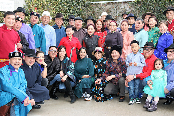 Tsagaan Sar, mit dem "Shagain Kharvaa"