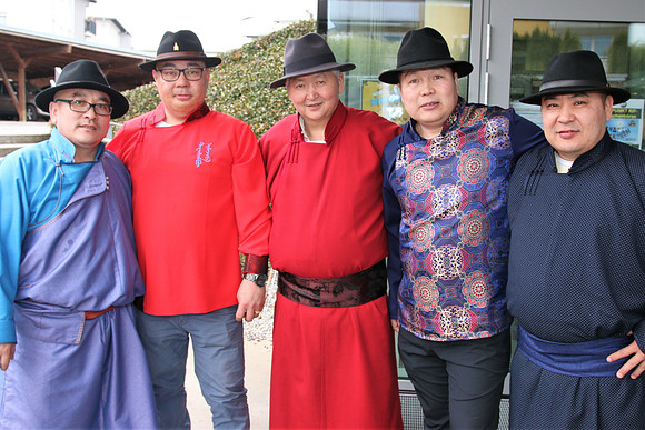 Tsagaan Sar, mit dem "Shagain Kharvaa"