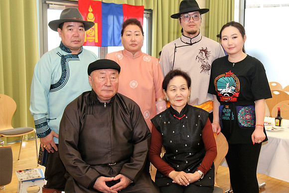 Tsagaan Sar, mit dem "Shagain Kharvaa"