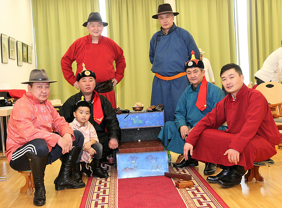 Tsagaan Sar, mit dem "Shagain Kharvaa"