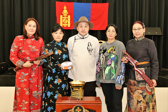 Tsagaan Sar, mit dem "Shagain Kharvaa"