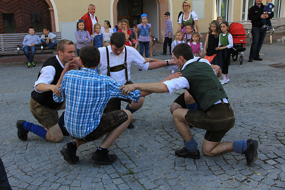 01.05.2014 Maibaumaufstellen Bad Vigaun
