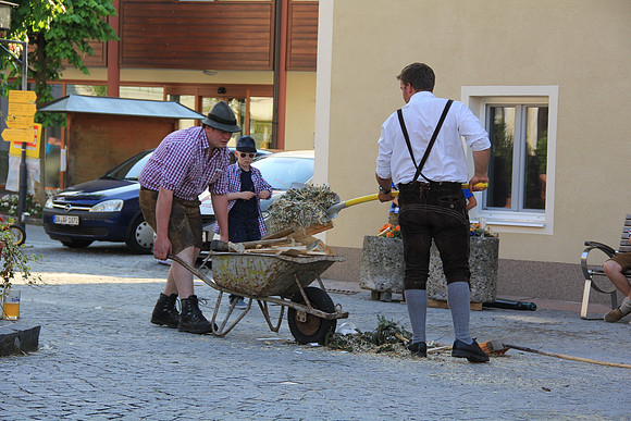 01.05.2014 Maibaumaufstellen Bad Vigaun