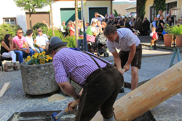 01.05.2014 Maibaumaufstellen Bad Vigaun