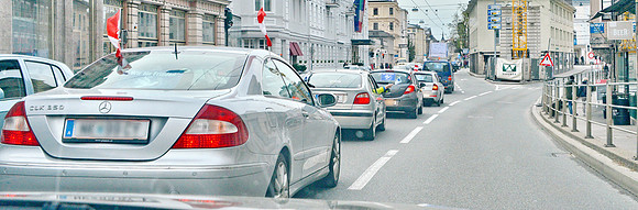 Friedenskonvoi fährt durch Salzburg