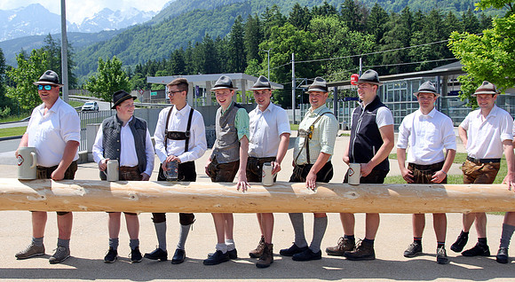 Maibaumaufstellen