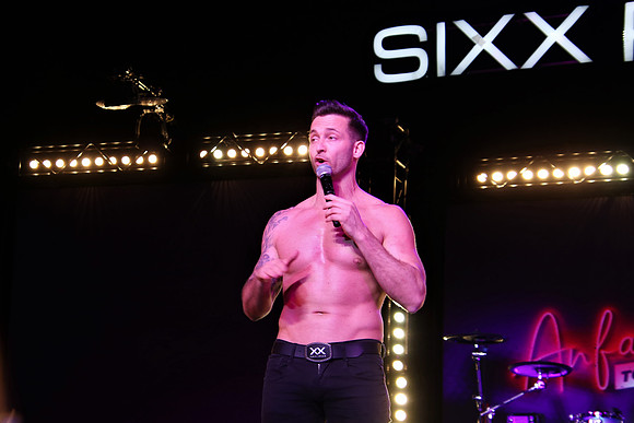 SIXX PAXX
