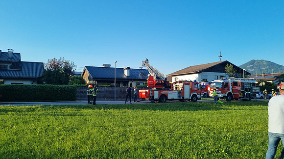 Flammen griffen auf Haus über